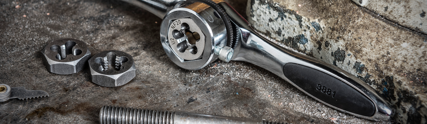 Ratcheting Tap & Die T-Wrench with Dies & Taps