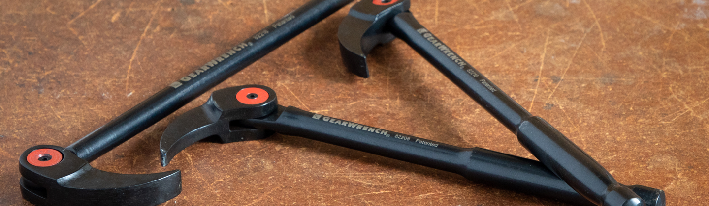 GEARWRENCH 3 Piece Indexing Pry Bar Set on work bench