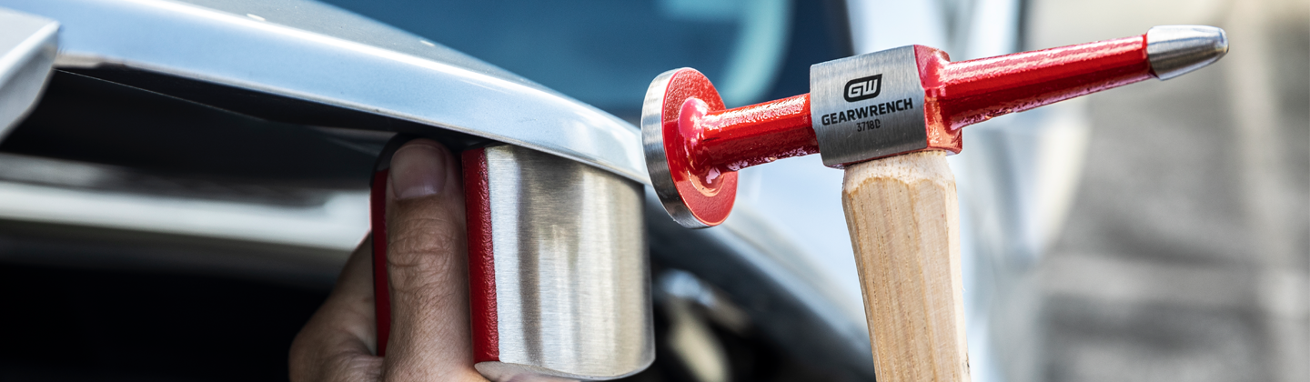 GEARWRENCH body hammer set in use